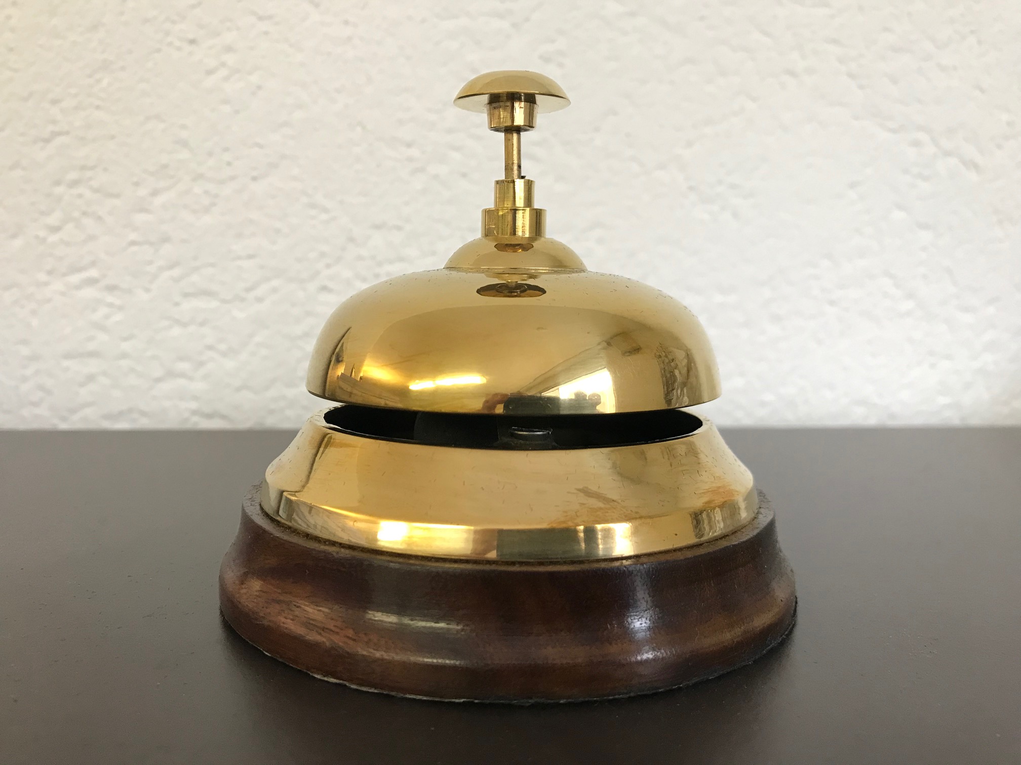 Hotel-Rezeptionsglocke aus Messing/Teakholz